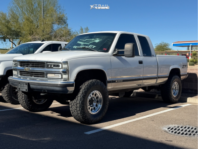 1996 Chevrolet K1500 - 17x9 -12mm - Method Mr315 - Suspension Lift 4" - 35" x 12.5"
