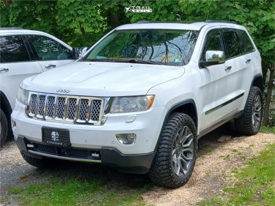 2013 Jeep Grand Cherokee - 20x9 20mm - Arena Cobra - Suspension Lift 2.5" - 275/55R20