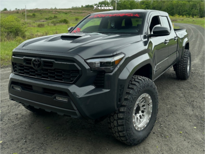 2026 Toyota Tacoma - 17x9 -12mm - Lock Offroad Wheels Combat - Suspension Lift 3" - 35" x 12.5"