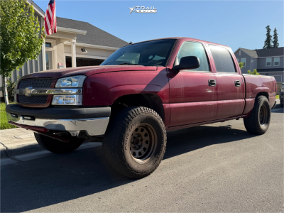 2005 Chevrolet Silverado 1500 - 17x9 0mm - Rough Country Steel Wheel - Leveling Kit - 35" x 12.5"