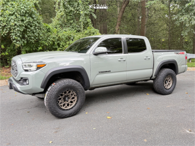 2023 Toyota Tacoma - 17x9 -12mm - Hardrock H108 - Suspension Lift 2.5" - 285/70R17