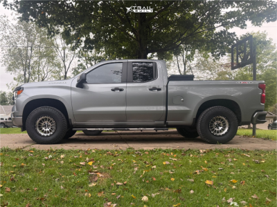2025 Chevrolet Silverado 1500 - 17x9 0mm - Scale 4x4 S04 - Leveling Kit - 285/75R17