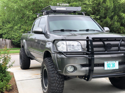 2004 Toyota Tundra Wheel Offset Aggressive > 1" Outside Fender Leveling