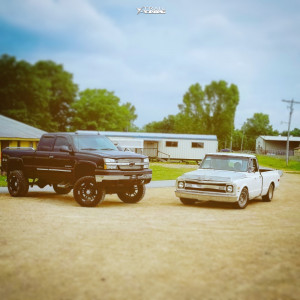 2004 Chevrolet Silverado 2500 HD - 20x10 -18mm - Moto Metal Mo951 - Suspension Lift 6.5" - 35" x 12.5"