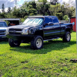 2004 Chevrolet Silverado 2500 HD - 18x10 -25mm - Weld Racing Vektor - Suspension Lift 6" - 35" x 12.5"