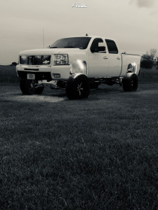 2011 Chevrolet Silverado 1500 - 20x12 -44mm - Moto Metal Mo969 - Suspension Lift 7.5" & Body 3" - 37" x 13.5"