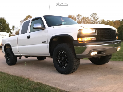 2001 Chevrolet Silverado 1500 - 17x9 18mm - Ultra Hunter - Leveling Kit - 255/80R17