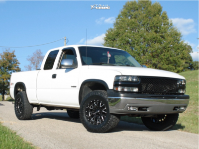 2001 Chevrolet Silverado 1500 - 17x9 18mm - Ultra Hunter - Leveling Kit - 255/80R17