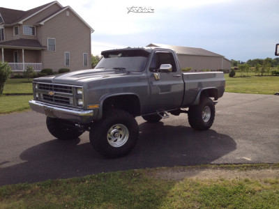 1986 Chevrolet K10 Pickup - 15x10 -25mm - Weld Racing Scorpio - Suspension Lift 5.5" - 33" x 12.5"