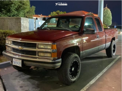 1997 Chevrolet K1500 - 17x10 -24mm - Moto Metal MO962 - Stock Suspension - 33" x 12.5"