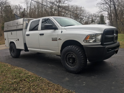 2016 Ram 2500 - 18x9.5 -18mm - Black Rhino Armory - Stock Suspension - 35" x 12.5"