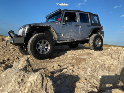 2015 Jeep Wrangler JK - 17x9 0mm - Dick Cepek Gunmetal 7 - Suspension Lift 2.5" - 35" x 12.5"