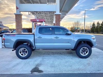 2020 Toyota Tacoma - 17x9 35mm - Advan Racing RG-D2 - Suspension Lift 2.5" - 305/65R17