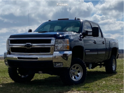 2009 Chevrolet Silverado 2500 HD - 17x9 -6mm - Pro Comp Series 69 - Suspension Lift 4" - 33" x 12.5"