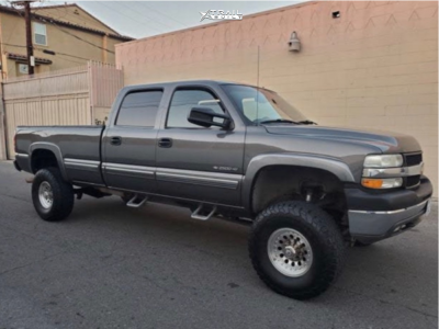 2002 Chevrolet Silverado 2500 HD - 16x7 -8mm - American Racing Outlaw Ii - Suspension Lift 6" - 35" x 12.5"