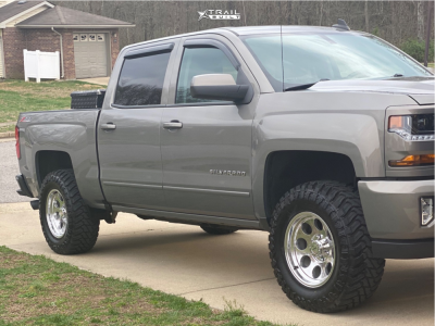 2017 Chevrolet Silverado 1500 - 17x9 -6mm - Pro Comp 69 - Suspension Lift 2.5" - 33" x 12.5"