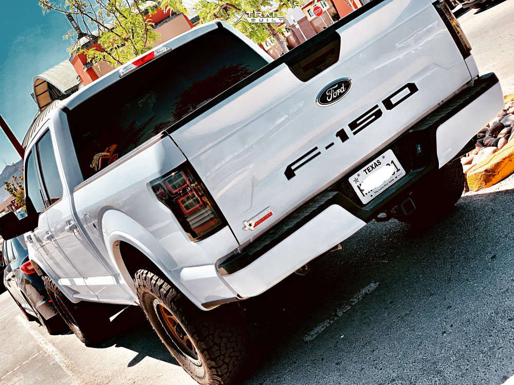 2019 Ford F150 Wheel Offset Aggressive > 1" Outside Fender Leveling