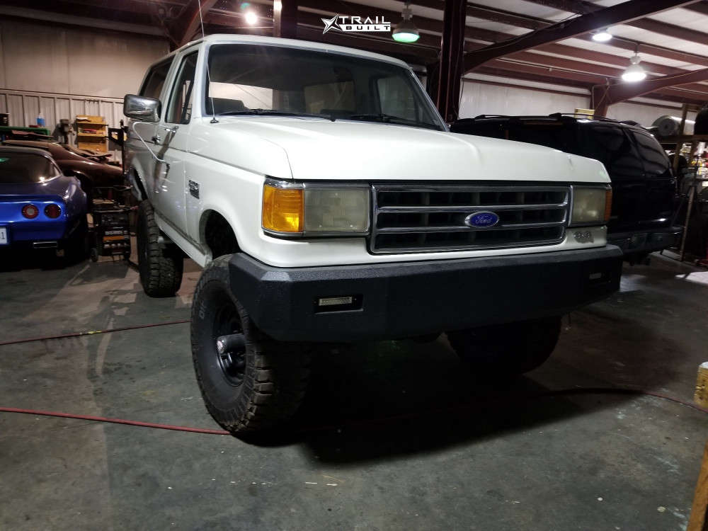 1989 Ford Bronco Wheel Offset Aggressive > 1" Outside Fender Stock