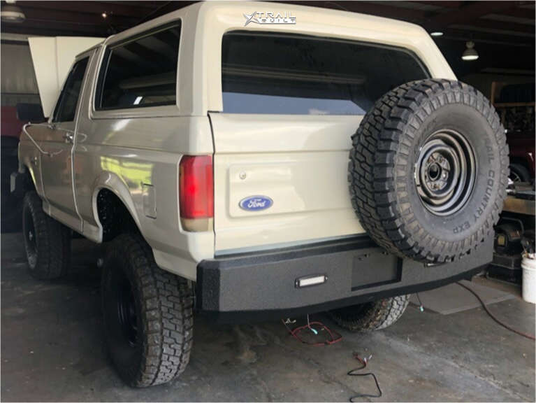 1989 Ford Bronco Wheel Offset Aggressive > 1" Outside Fender Stock