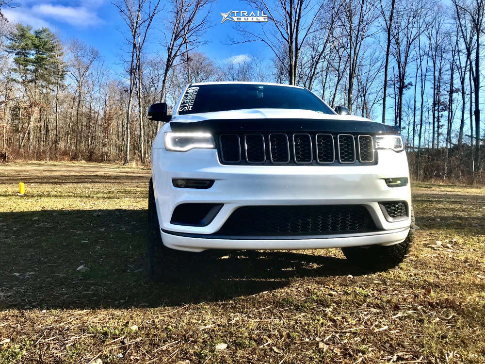 Jeep Grand Cherokee Wheel Offset Slightly Aggressive Suspension Lift 2 5 Trailbuilt Off Road