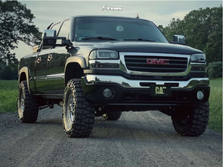 2006 GMC Sierra 2500 HD Wheel Offset Aggressive > 1" Outside Fender