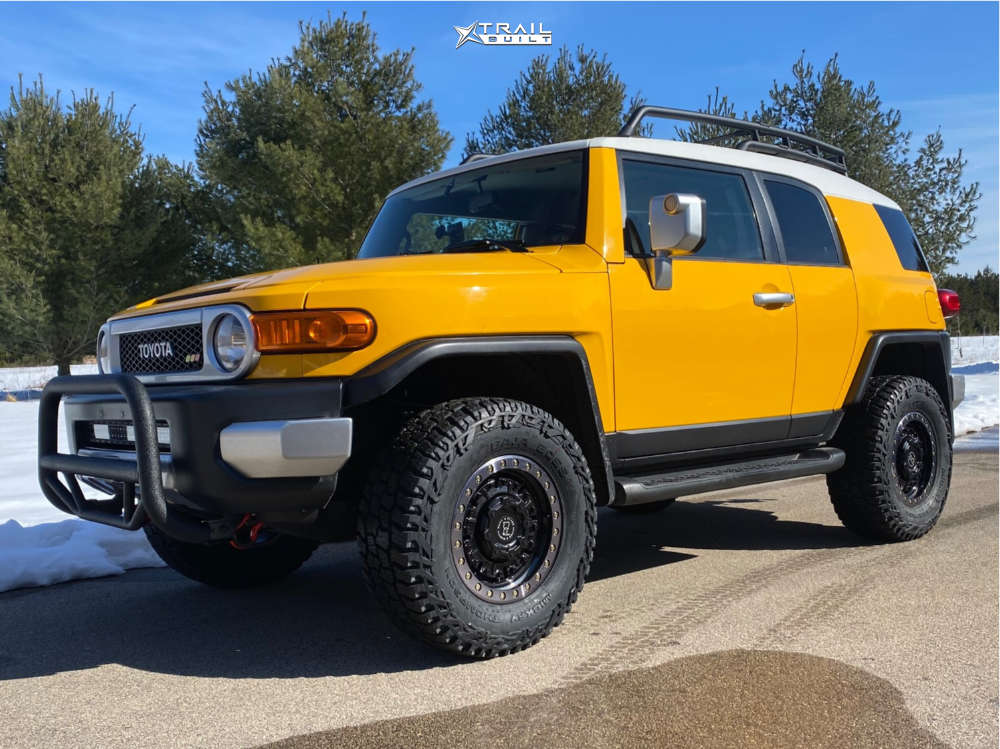 2007 Toyota FJ Cruiser Wheel Offset Aggressive > 1" Outside Fender