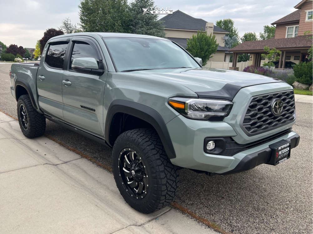 2023 Toyota Wheel Offset Aggressive > 1" Outside Fender Leveling