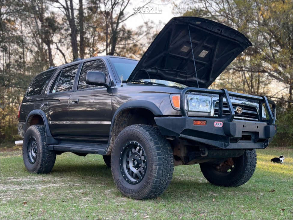 thumbnail image 2 of Rough Country 3-inch Suspension Lift Kit For Toyota 4Runner 4WD (1996-2002) 2 of 6
