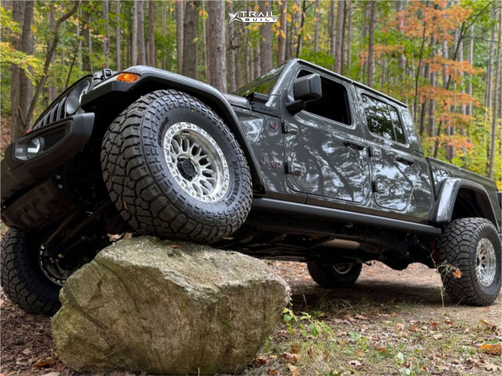 2025 Jeep Gladiator Wheel Offset Aggressive > 1