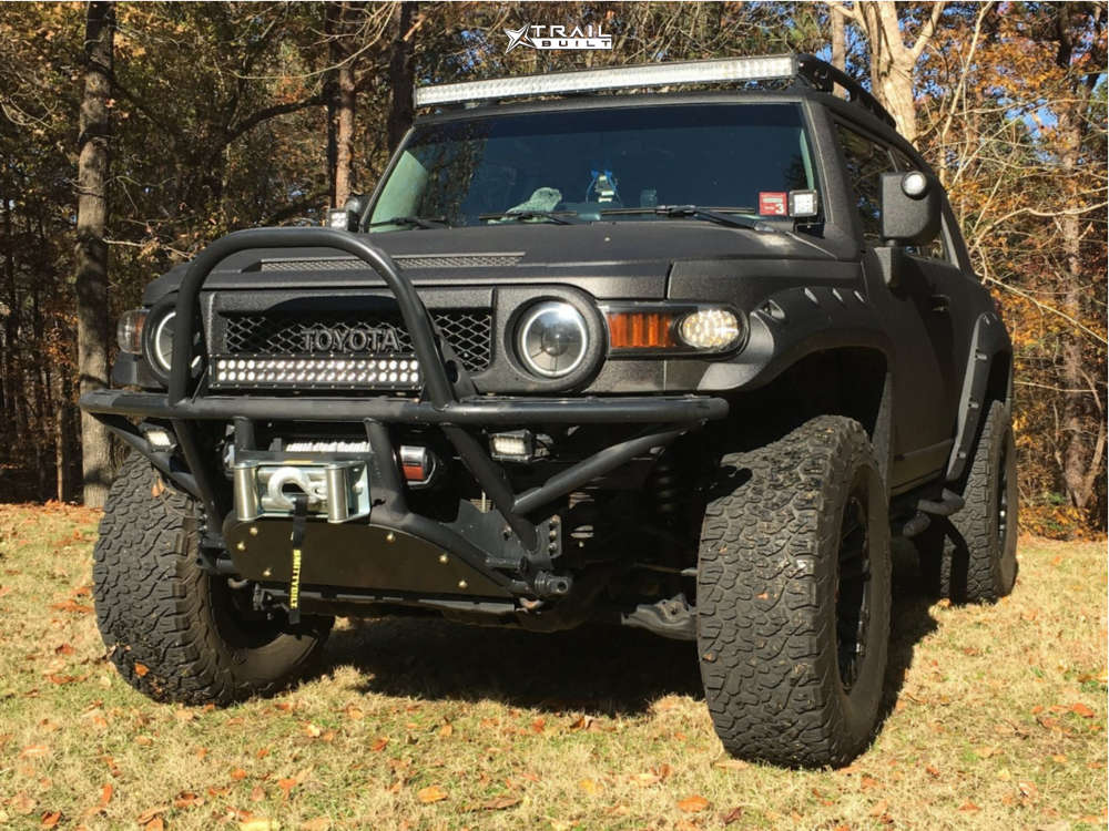 2010 Toyota FJ Cruiser Wheel Offset Aggressive > 1" Outside Fender