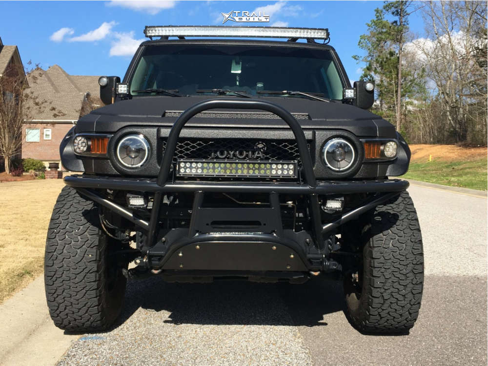 2010 Toyota FJ Cruiser Wheel Offset Aggressive > 1" Outside Fender