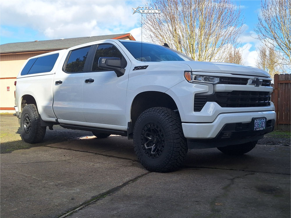 2022 Chevrolet Silverado 1500 Wheel Offset HellaFlush Suspension